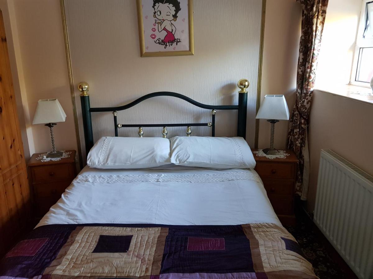 Prince Of Wales Inn Rhymney Экстерьер фото