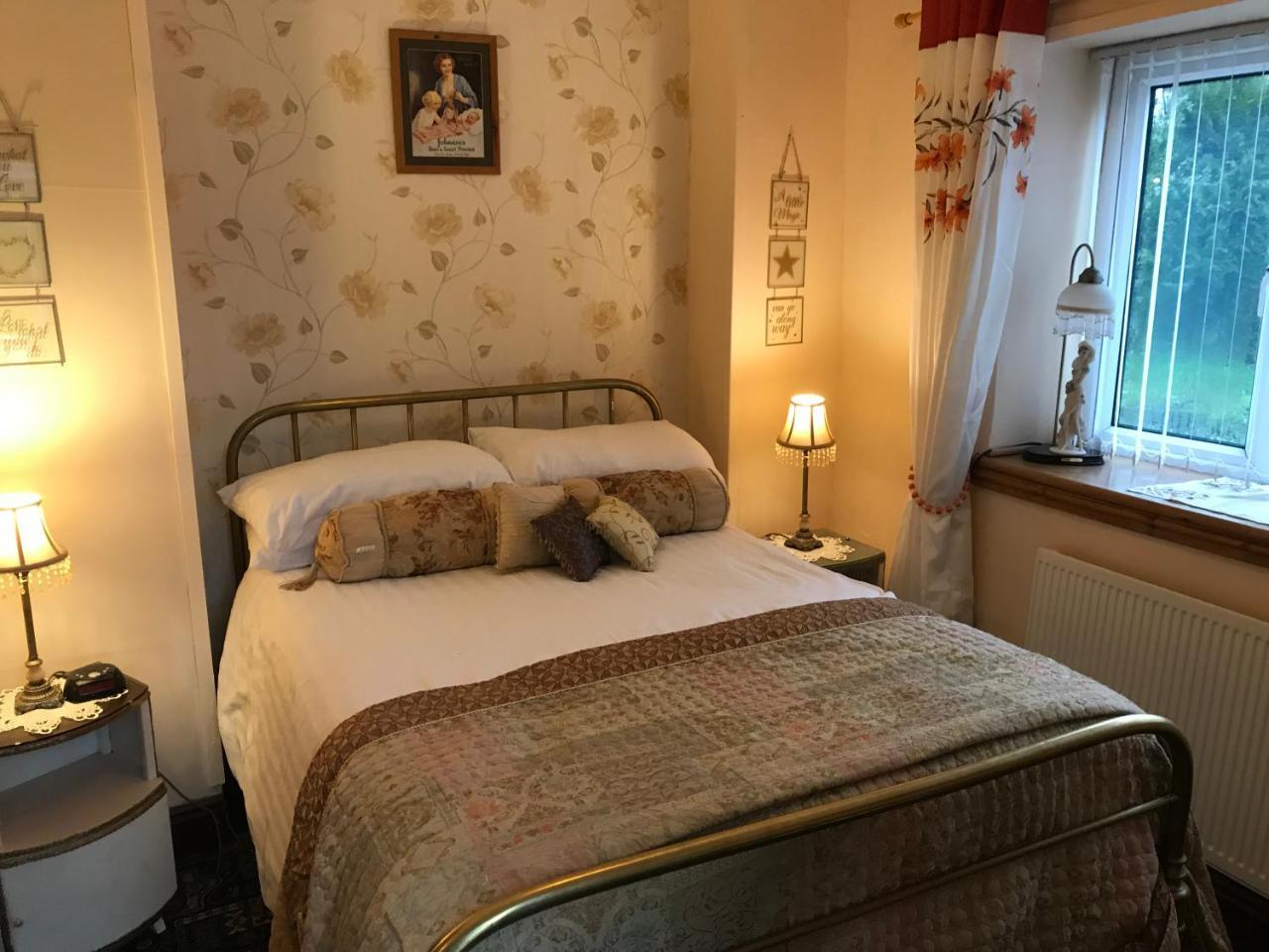 Prince Of Wales Inn Rhymney Экстерьер фото