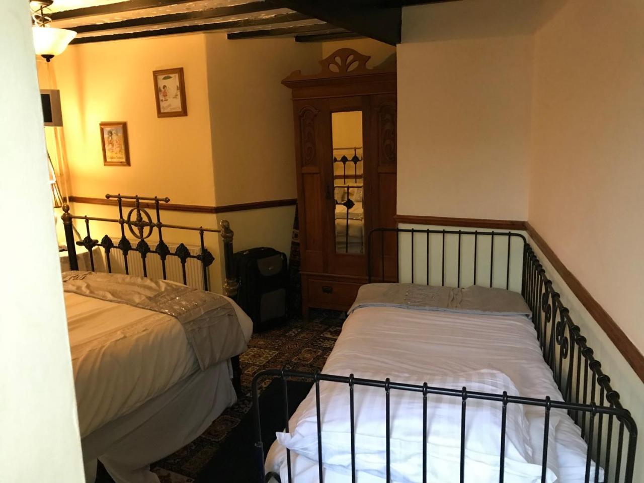 Prince Of Wales Inn Rhymney Экстерьер фото